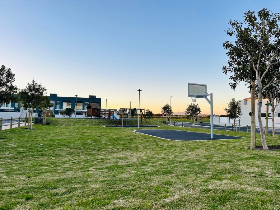 5 Bedroom Property for Sale in Sandown Western Cape